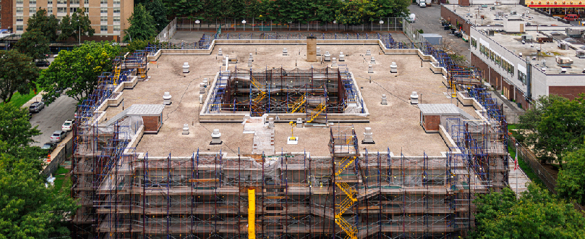 Zawalenie się stropu w Brooklynie podczas wylewania betonu – co każdy pracownik budowlany powinien wiedzieć o swoich prawach i ubezpieczeniu po takim wypadku