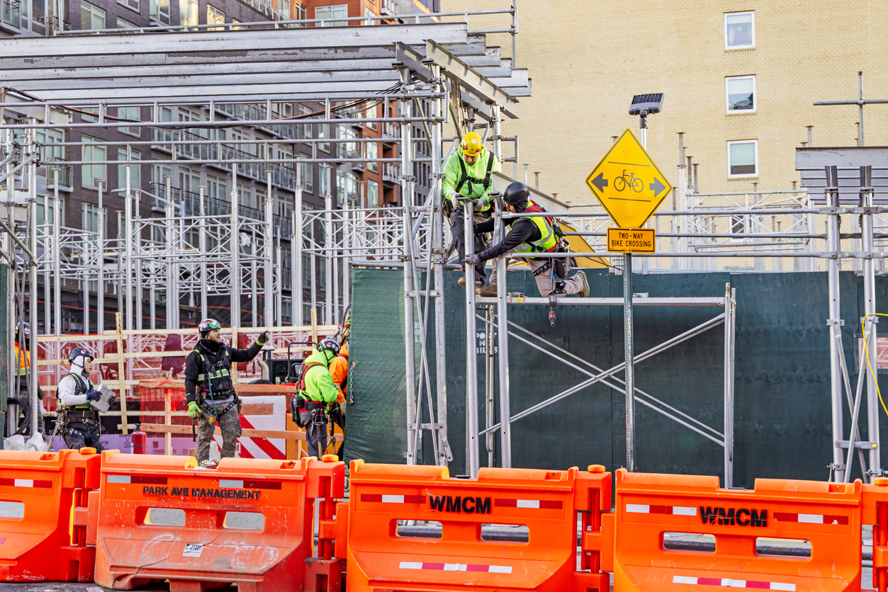 Ustawa o Pracy § 240(1), często nazywana „Prawem o Rusztowaniach”.