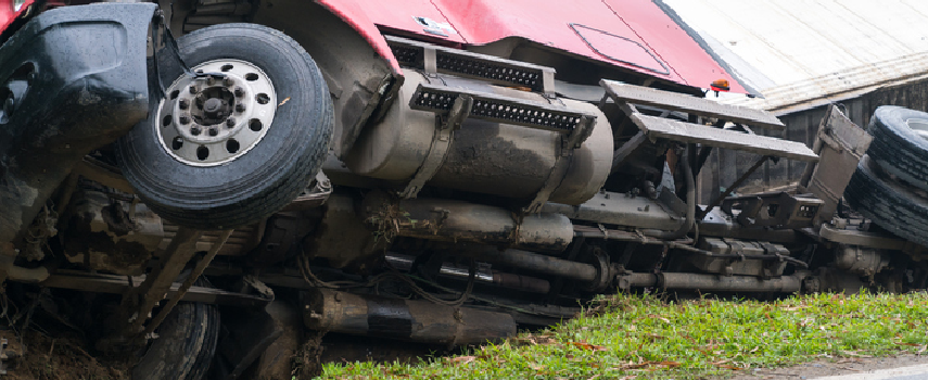 Wypadki przewrócenia się ciężarówek w Nowym Jorku