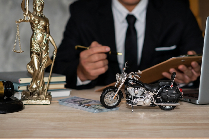 Jak prawnik specjalizujący się w wypadkach motocyklowych w Nowym Jorku może pomóc mi uzyskać uczciwą ugodę